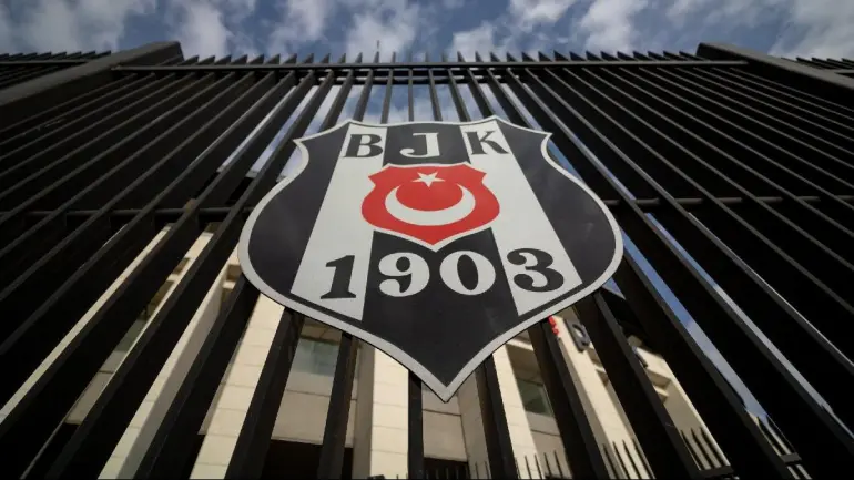 Beşiktaş'ta ayrılıklar sürüyor: Bir isim daha takıma veda etti
