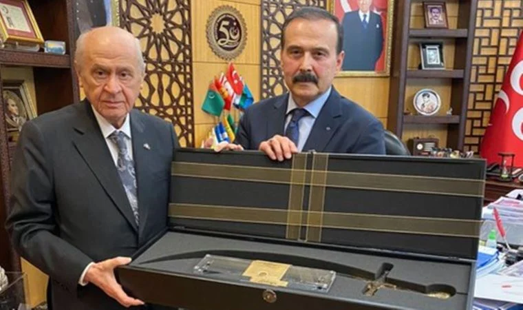 Devlet Bahçeli, Kürşat Yılmaz ile görüştü: Kılıç hediye etti