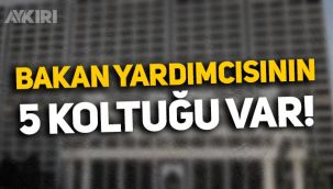 Enerji Bakanı Yardımcısı Alparslan Bayraktar, 5 farklı koltukta oturuyor