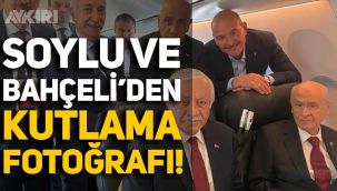 Süleyman Soylu ve Devlet Bahçeli'den uçakta kutlama fotoğrafı