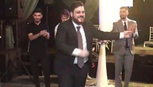 BTP lideri Hüseyin Baş, düğünde kolbastı oynadı
