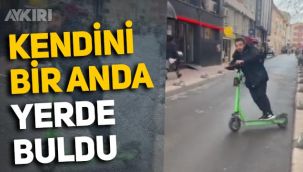 Scooterla hareket yapmaya çalışırken düşen vatandaşın videosu milyonlarca kez izlendi
