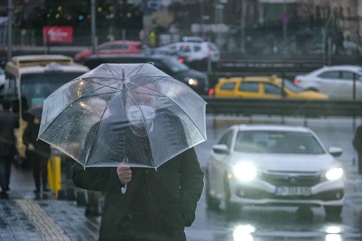Yağışlı hava etkisini artırıyor: Meteoroloji'den 61 il için sağanak yağış uyarısı