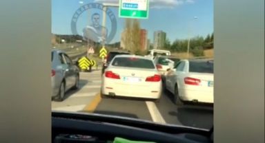 Ankara'da acil vakaya gitmeye çalışan ambulans düğün konvoyuna takıldı: İşte o görüntüler