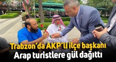 Trabzon'da AKP'li ilçe başkanı, Arap turistlere gül dağıttı