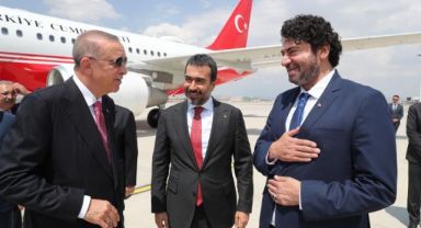 Şarkıcı Hakan Taşıyan, Erdoğan'ı Esenboğa Havalimanı'nda karşıladı