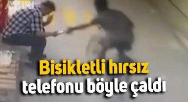 Adana'da bisikletli hırsız, kaldırımda oturan adamın cep telefonunu böyle çaldı