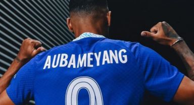 Barcelona'nın yıldızı Aubameyang, Chelsea'ya transfer oldu