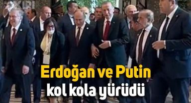 Erdoğan ve Putin'in kol kola yürüdüğü anlar