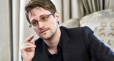 Rusya, ABD'nin istihbarat bilgilerini sızdıran Edward Snowden'a vatandaşlık verdi