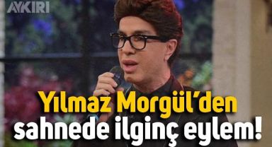 Şarkıcı Yılmaz Morgül'ün sahneye çıktığı kostüm sosyal medyada gündem oldu