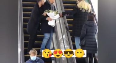 Yürüyen merdivende dokunma şakasında beklenmeyen son.