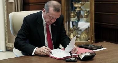 Atama ve görevden alma kararları Resmi Gazete'de, Erdoğan imzaladı