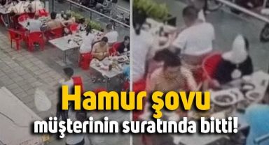 Gösteri yapmak isterken pizza hamurunu müşterinin suratına yapıştıran garson