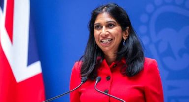 Kişisel e-posta adresinden resmi belge gönderen İngiltere İçişleri Bakanı istifa etti.