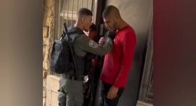 İsrail polisi, Filistinli genci herhangi bir eylemde bulunmamasına rağmen gözaltına aldı