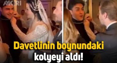 Merve Boluğur ve Mert Aydın, düğünde takı takmayan davetlinin boynundaki kolyeyi aldı