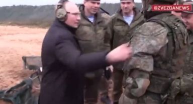 Putin, Rus askerlerini denetime gitti: 