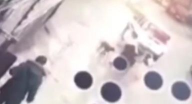 10 yaşındaki çocuk Pitbull'un elinden son anda kurtarıldı