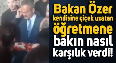 Bakan Özer kendisine çiçek uzatan öğretmene böyle karşılık verdi