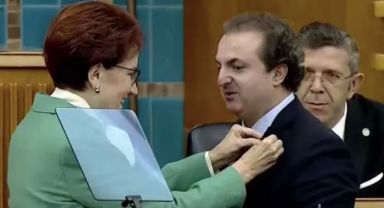 Baver Miroğlu İYİ Parti'ye katıldı, rozetini Meral Akşener taktı
