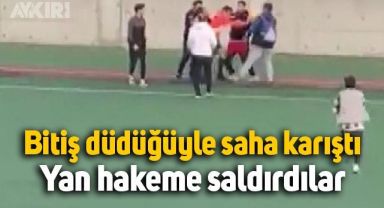 İstanbul'da bitiş düdüğüyle saha karıştı, maçın yan hakemine saldırdılar
