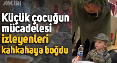 Küçük çocuğun kendisiyle ilgilenen canavara bakmamaya çalıştığı anlar