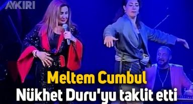 Meltem Cumbul sahneye çıktı, Nükhet Duru'yu taklit etti