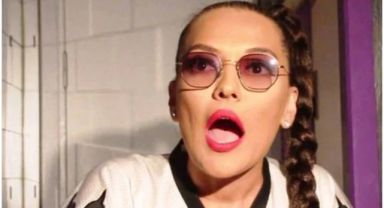 Demet Akalın, retstoranda gelen hesaba tepki gösterdi: 