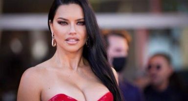 Adriana Lima oğlunun fotoğrafını ilk kez paylaştı