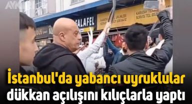 İstanbul'da yabancı uyruklular dükkan açılışını kılıçlarla yaptı