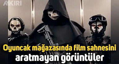 Oyuncak mağazasında film sahnesini aratmayan görüntüler