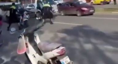 Polisler müdahale eden kişi, vatandaşlar tarafından etkisiz hale getirildi