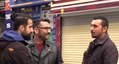 Sokak röportajı sırasında, birbirinin siyasi görüşünü bilmeyen iki arkadaşın diyaloğu gündem oldu