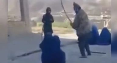 Taliban, yanlarında erkek olmadığı gerekçesiyle kadınları kırbaçla cezalandırdı