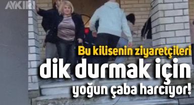 Yunanistan'daki Eğri Kilise ziyaretçilerinin zor anları kameralara böyle yansıdı