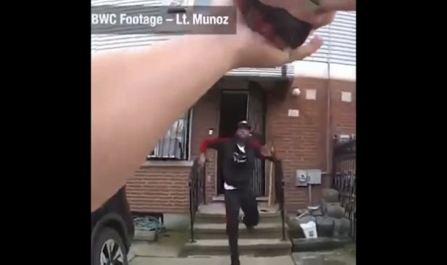 Amerikan polisi uyarıları dinlemeyen palalı saldırganı etkisiz hale getirdi