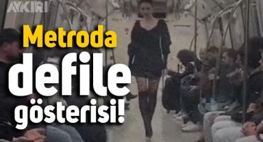 İstanbul'da metro içinde defile paylaşımı yapan genç kızlar