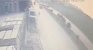 Köpekten kaçan çocuğa araba çarptı, hayatını kaybetti