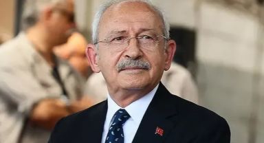 CHP Gençlik Kolları, Kemal Kılıçdaroğlu'nun sahneye çıktığı sırada devasa fotoğrafı böyle sergiledi