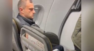 Fenerbahçe taraftarı, maçta görev alan hakeme uçakta tepki gösterdi