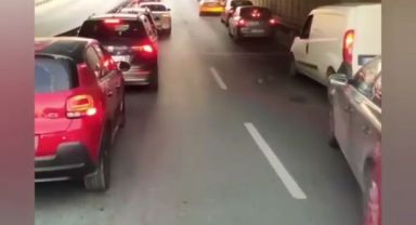 İstanbul'da ambulansa 'fermuar sistemiyle' yol verdiler