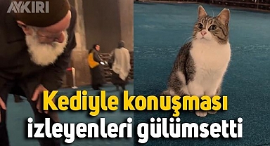 Ayasofya'da dedenin kediyle konuşması: