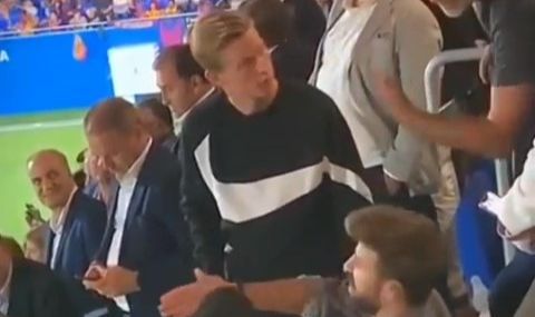 Gerard Pique, tribünde başka bir taraftarın yerine oturunca taraftarlar böyle tepki gösterdi