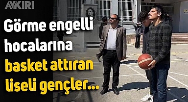 Görme engelli hocalarına basket attıran liseli gençler