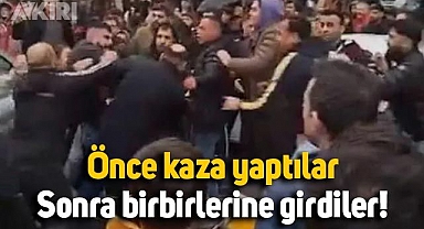 Trafik kazası yaptılar, kavga etmek isterken düğüm oldular