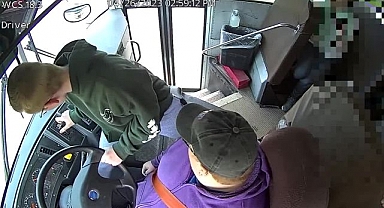 13 yaşında kahraman oldu: Şoförü bayılan okul otobüsünü durdurdu, arkadaşlarının hayatını kurtardı.