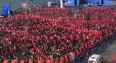 Berna Laçin AKP'nin İzmir mitinginde görüntüleri paylaştı