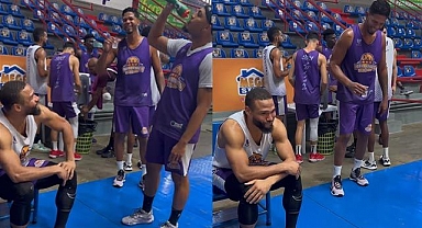 Müslüman basketbolcunun Ramazan'da zor anları: Takım arkadaşları karşısına geçip su içti.