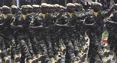 Senegal ordusunun resmi geçit töreninde dikkat çeken görüntüler